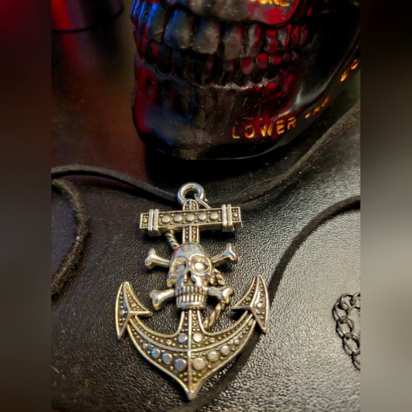 💥 3 for $15! Skull & anchor necklace - Picture 4 of 5